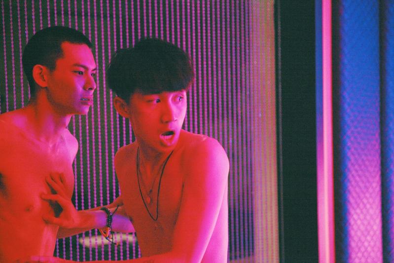 用直男破處包裝的深櫃戀曲《破處》